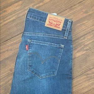 Levi Jeans “712 Slim”